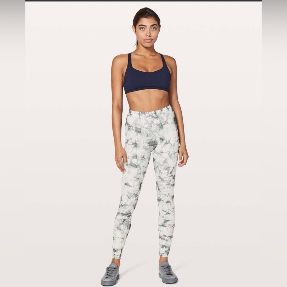 Lululemon Wunder Under Hi-Rise Tight *Shibori 28"
Dual Shibori Antique White 10